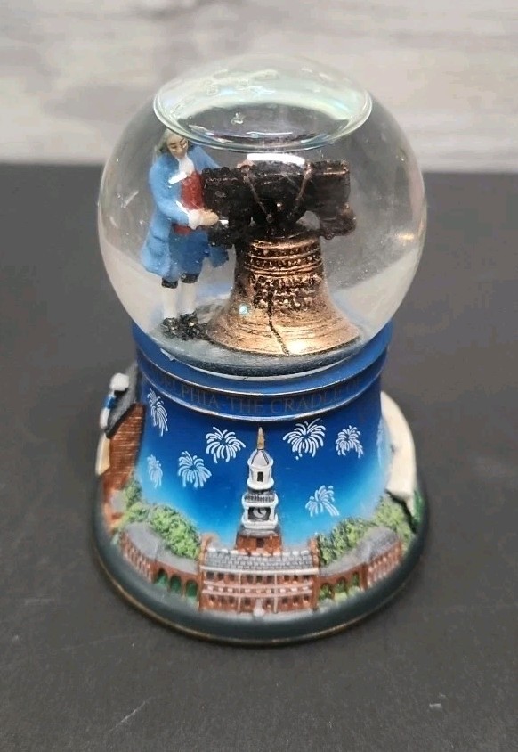 mini snow globe lot B1