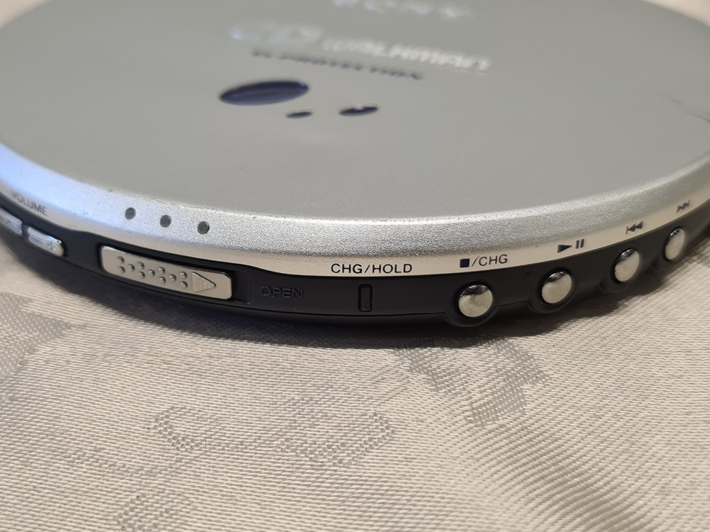 SONY Walkman D-EJ915 CD Player & Battery Case