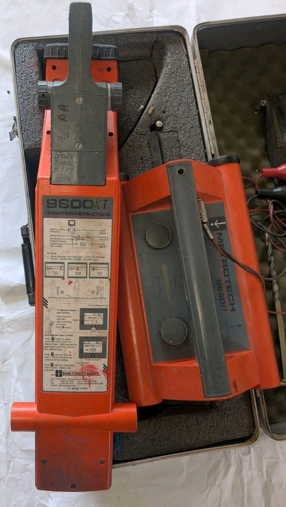 Metrotech 9800XT Underground Pipe Cable Locator