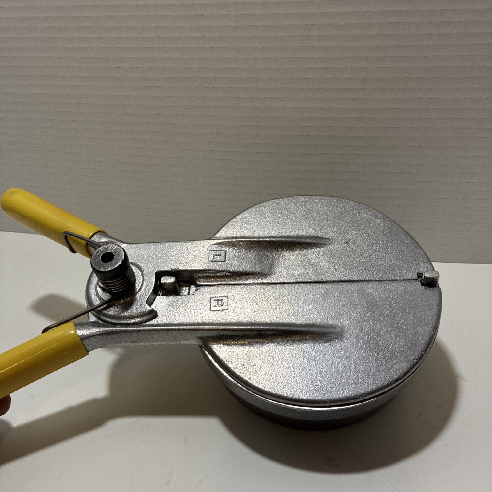 The Slip Seal Co. Long Beach CA Packing Peanut Dispenser Valve USED