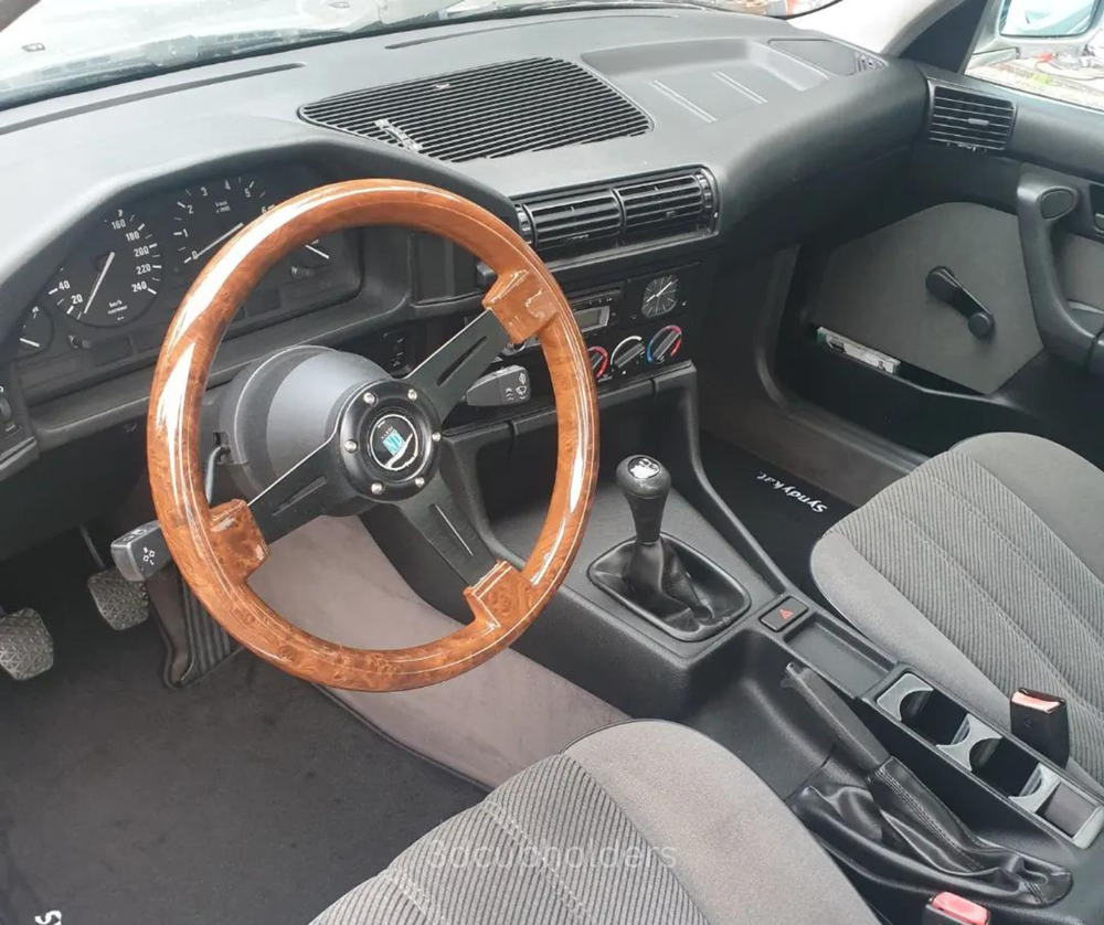 BMW E32 Cup Holders part (7 series)