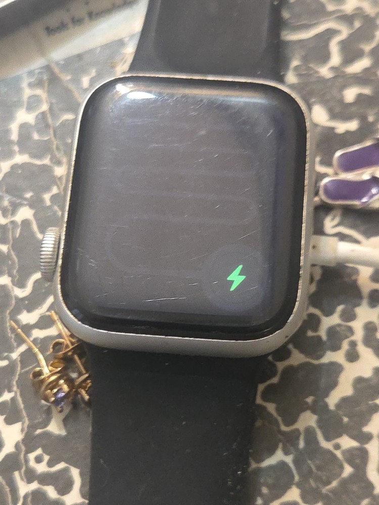 i watch se aluminum case