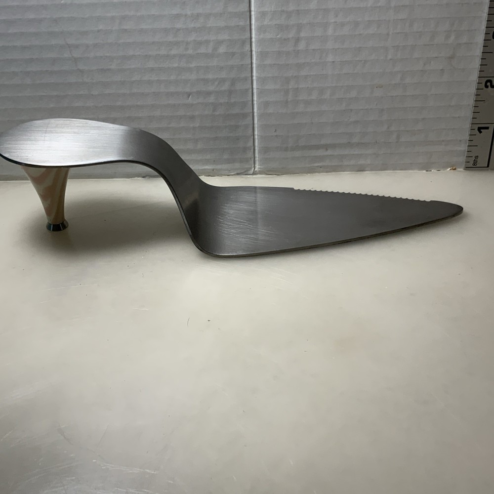 Pampered Chef High Heel Cake Server .