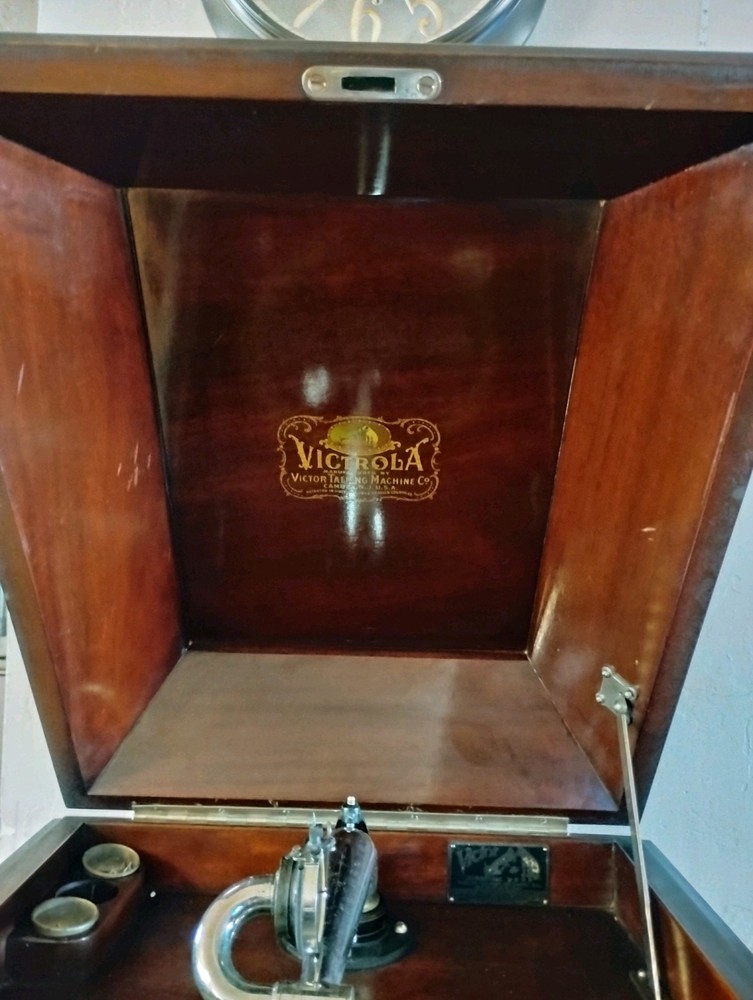 Victrola Talking Machine VV-XI-218629G