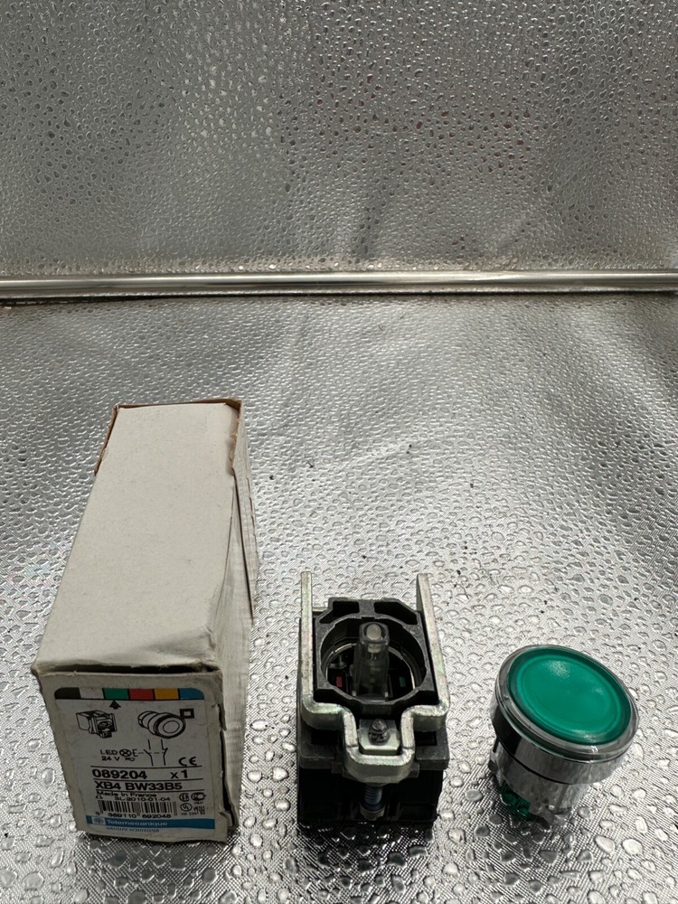 Schneider Electric Illuminated Pushbutton XB4 BW33B5 / 089204