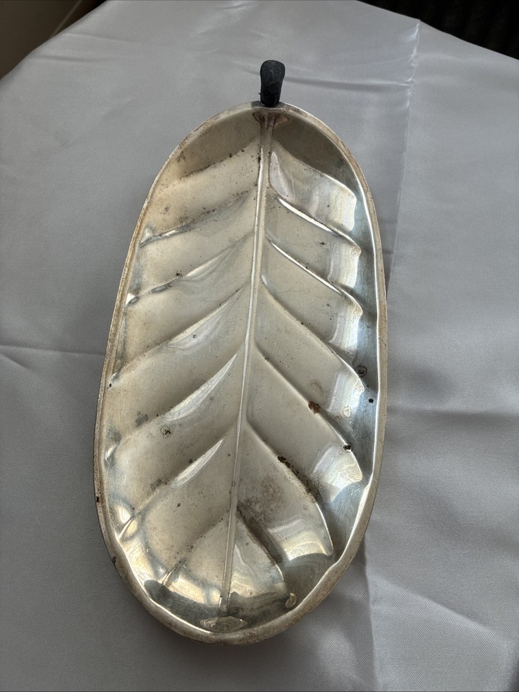 Vintage International Silver Company Leaf Shaped Dish No. 8151 - Silver Plated