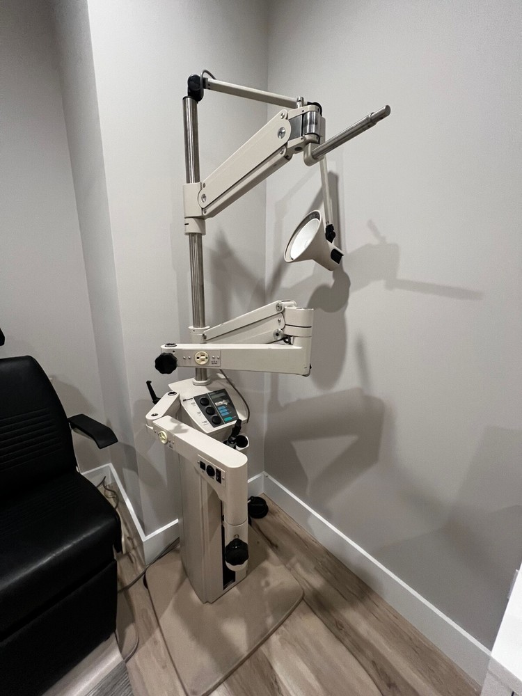 Marco Encore Chair and Stand excellent condition. includes extra arm!