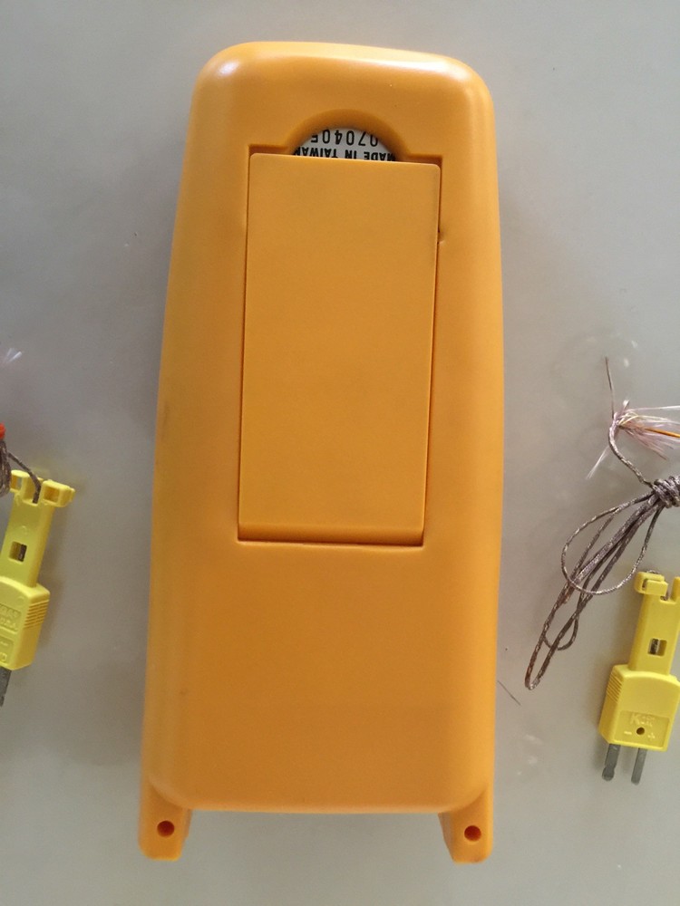 Omega HH147 Data Logger Thermometer RS-232 Includes Battery