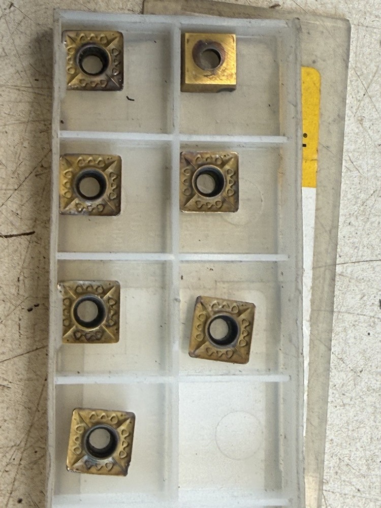 Lot of Assorted KENNAMETAL Milling Inserts