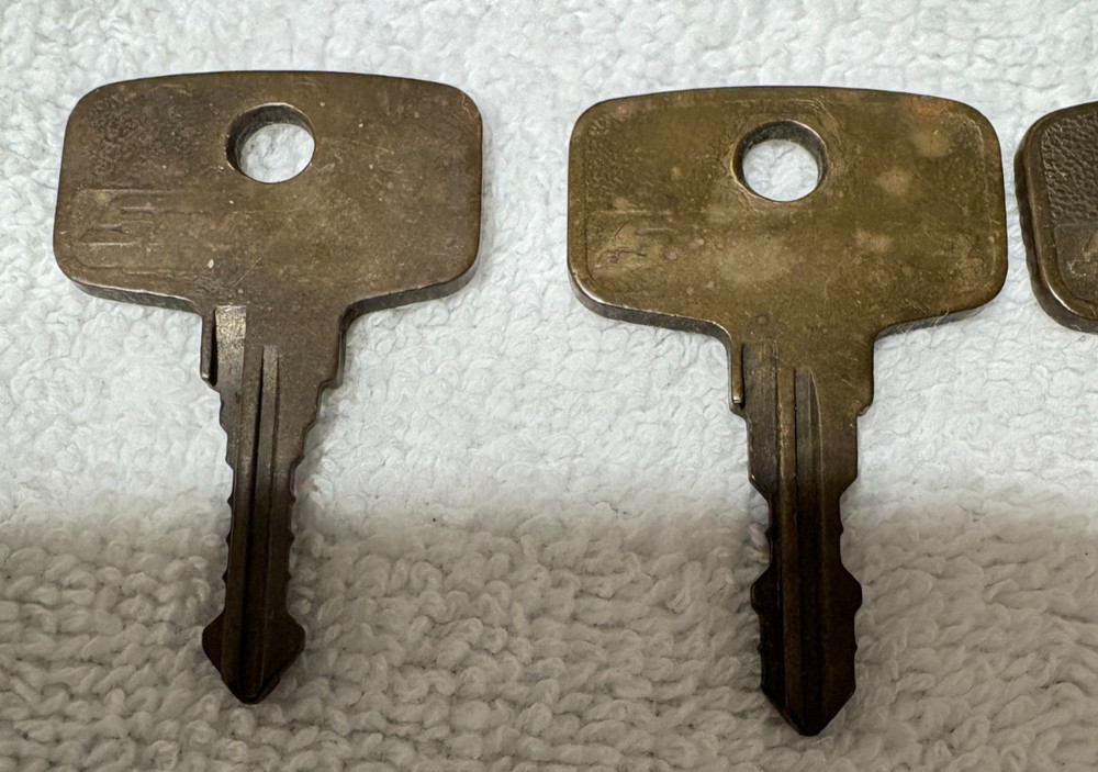 SNAP-ON TOOLBOX KEYS - LOT OF 4