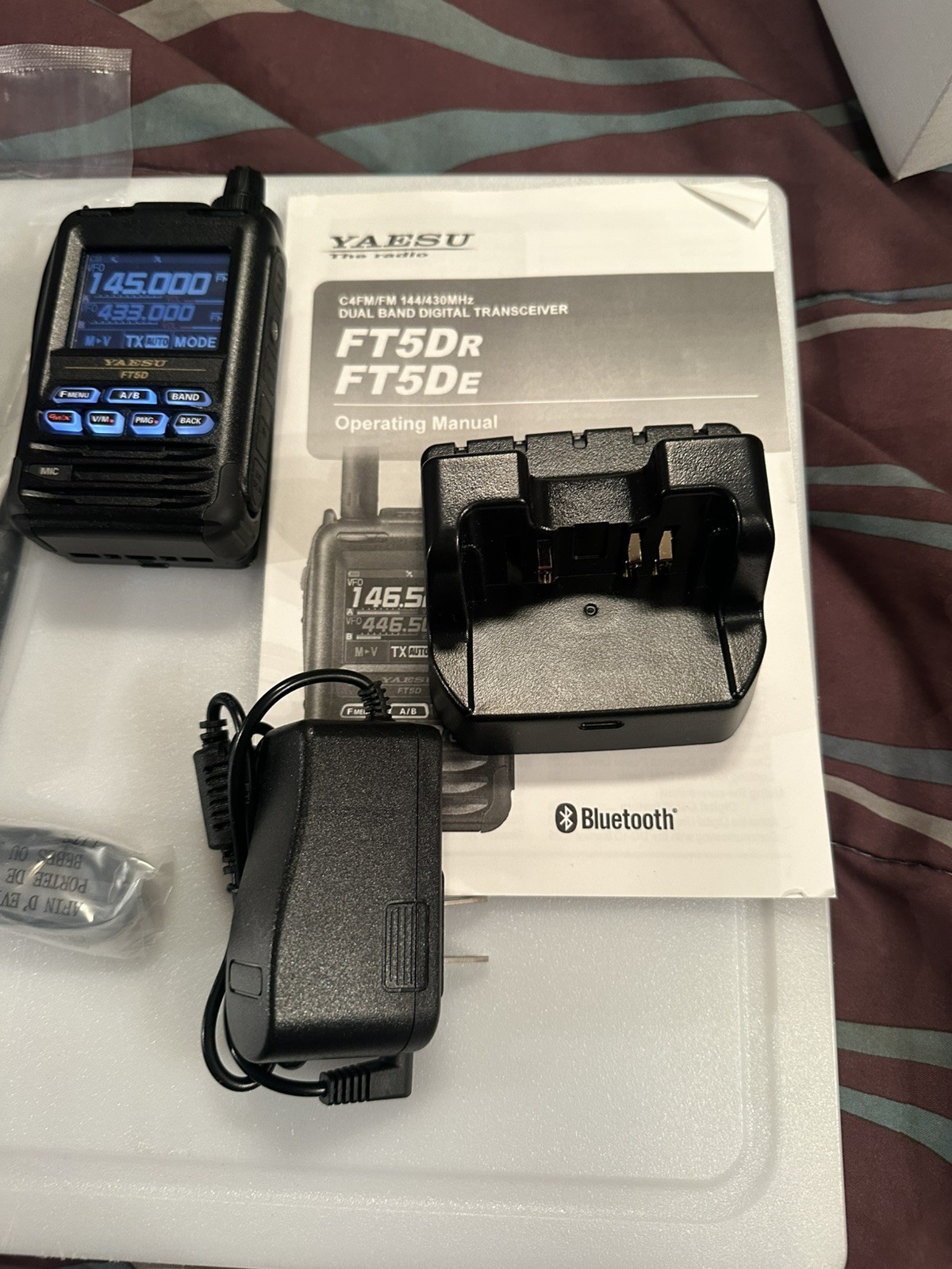 YAESU FT5D 144/430MHz Dual Band Digital Trans. OP Box + Extra Battery, &cradle