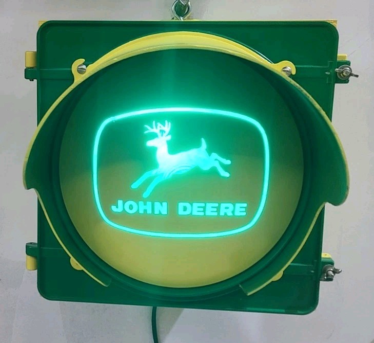 JOHN DEERE 12 INCH SHOP LIGHT