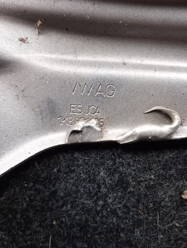 VW Scirocco 08-17 MK3 Drivers Side Wing Support Bracket 1K8821136