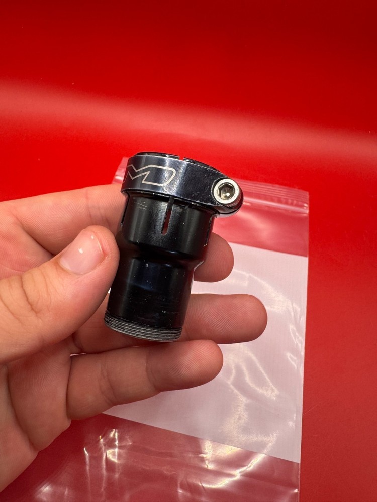 CCM Feedneck Dye Thread