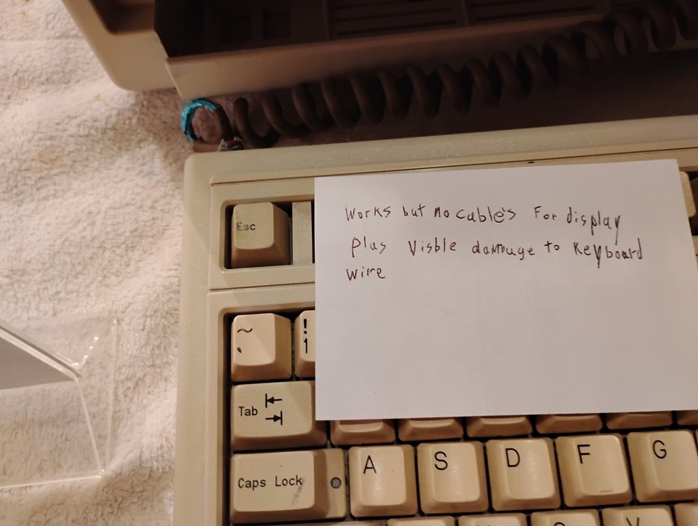 COMPAQ COMPUTER MODEL VINTAGE PORTABLE DESKTOP / Powers On- RARE!