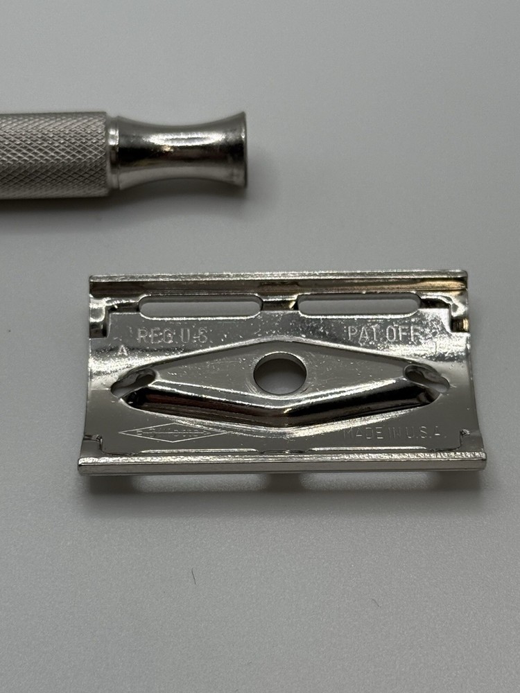 Vintage Gillette DE Silver Razor Date Code A1