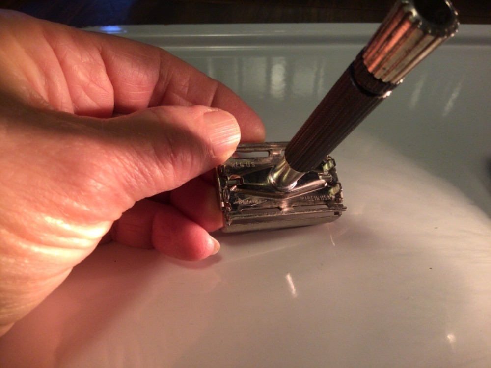 Gillette Black handle vintage safety razor flare tip