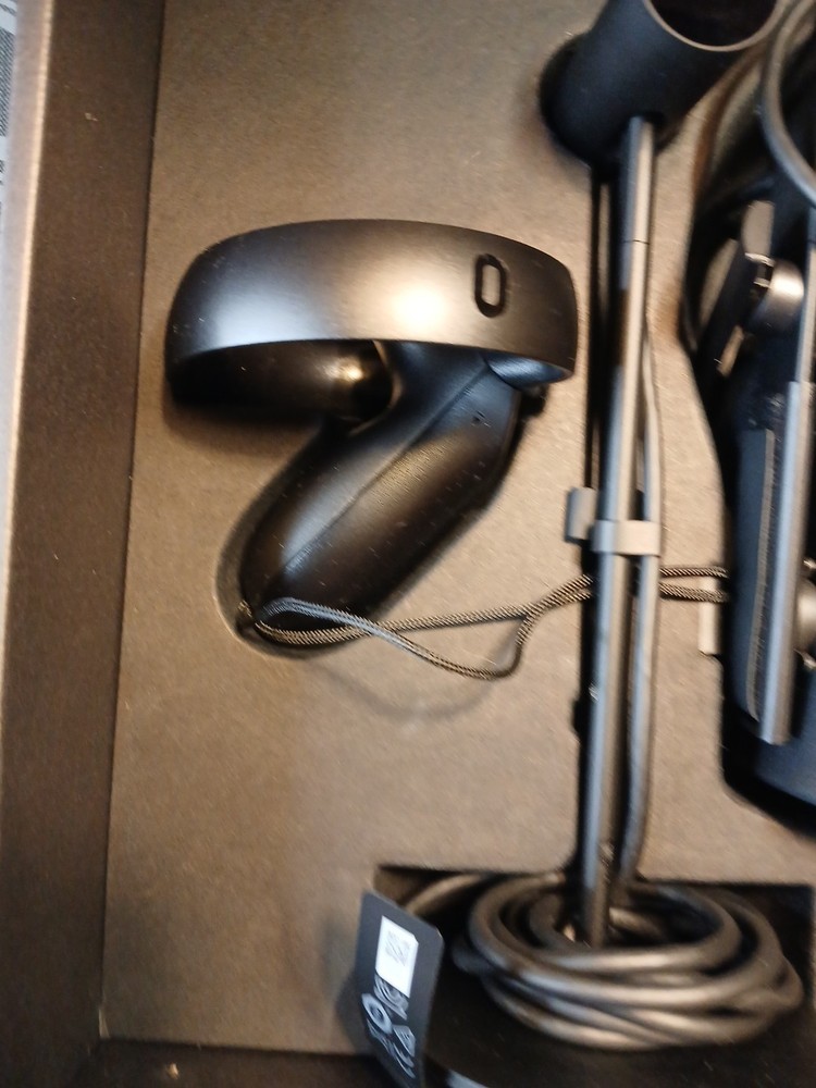 Meta Oculus Rift PC Virtual Reality System - Black (301-00095-01)