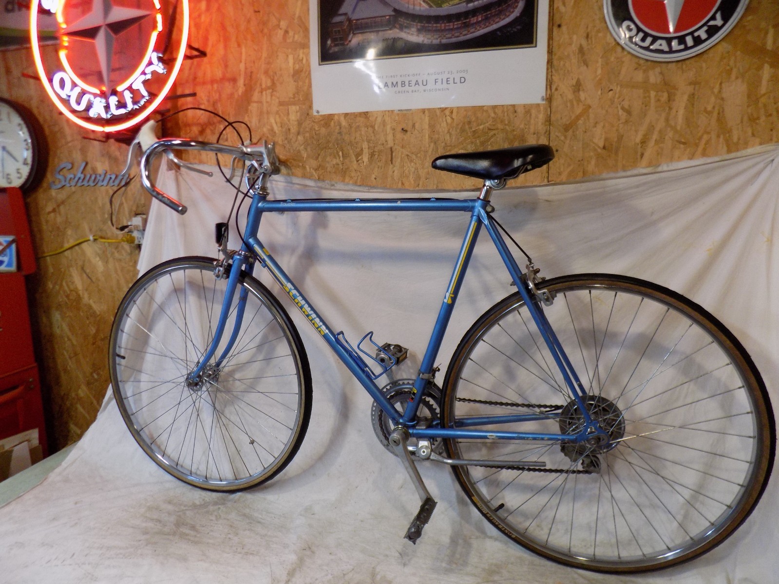 1980s SCHWINN TRAVELER MENS 10-SPEED ROAD BIKE WORLD SPORT SUPER VOYAGEUR LETOUR