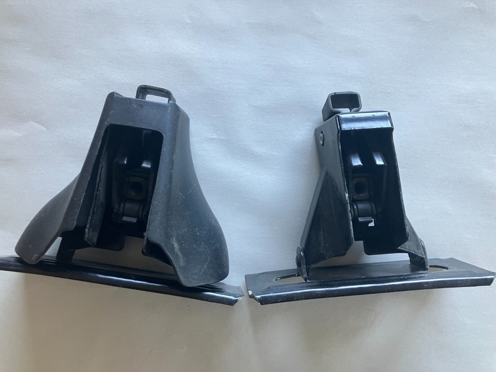 Thule 400xtr Rapid Aero Foot Pack minus end caps two brackets only