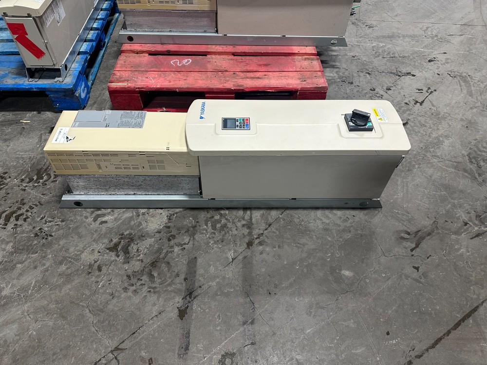 YASKAWA CIMR-ZU4A0040FAA DRIVE 30 HP