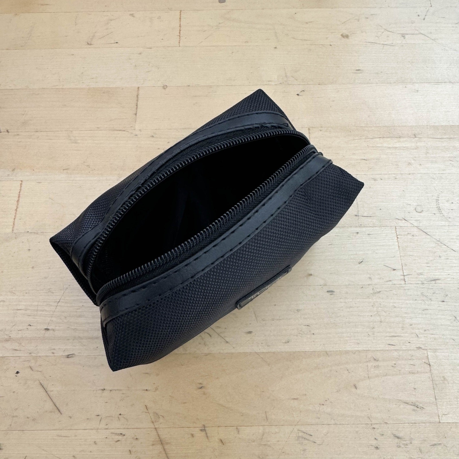 Tumi x Delta Small Black Toiletry Makeup Amenity Travel Bag Dopp Empty