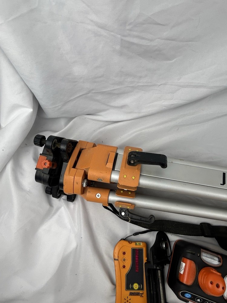 Johnson Level & Tool 40-6502 Manual-Leveling Rotary Laser Kit