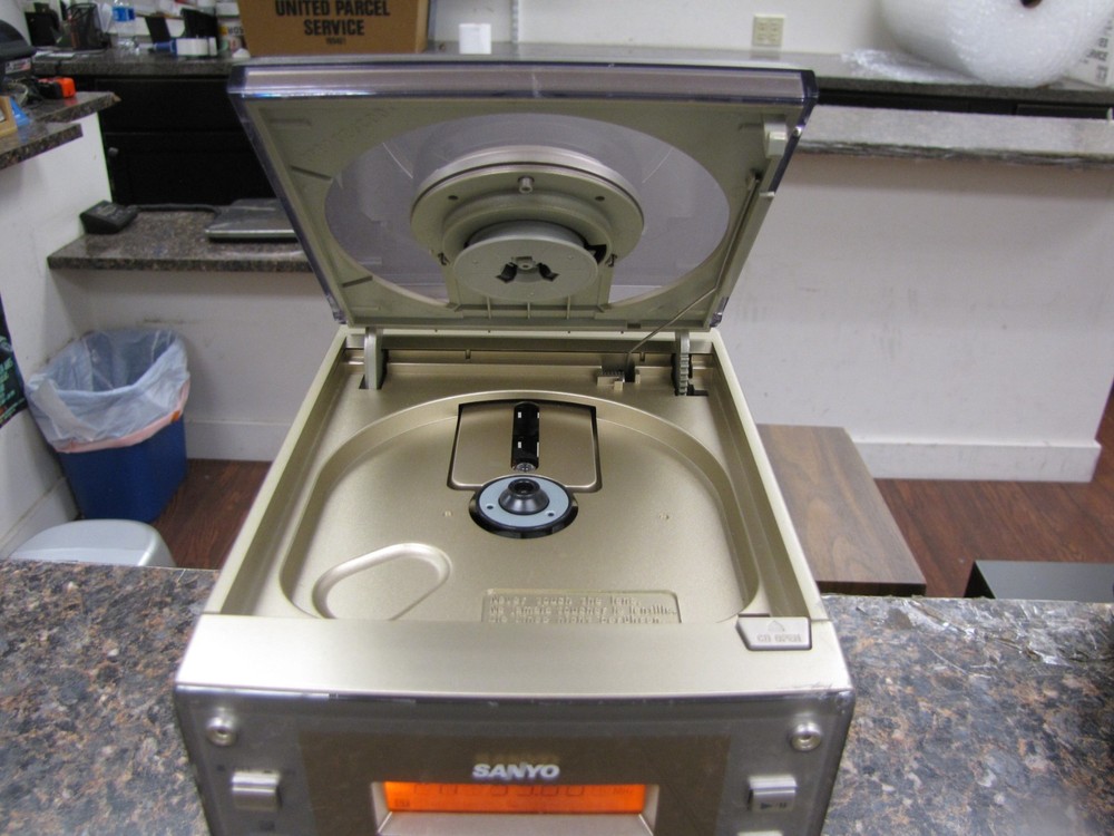 SANYO VCD/MP3 Audio System DC-DA170V Tape CD Tuner FM/AM Gold -No Speakers- MQ47