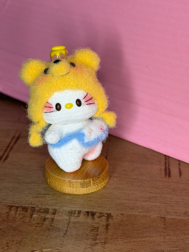 Crochet Hello Kitty in Pooh Hat