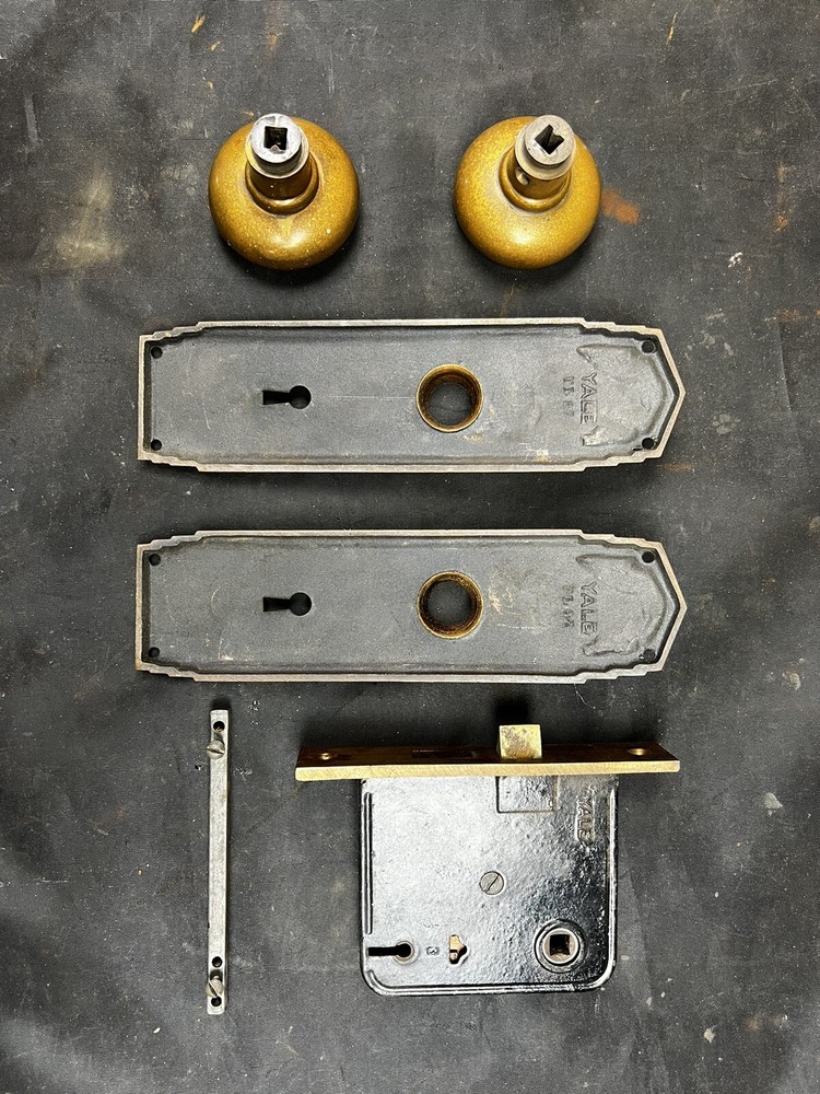 Art Deco Yale Lynate Bronze Passage Set Knobs, Plates, Mortise