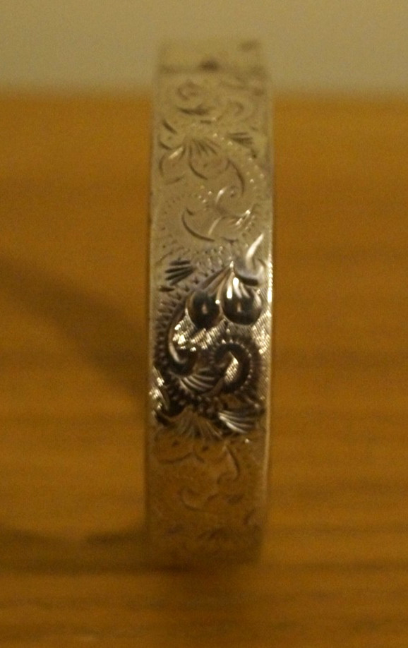 Solid Silver Hinged Ladies Etched Bangle - Birmingham, 1969 - 27.2g