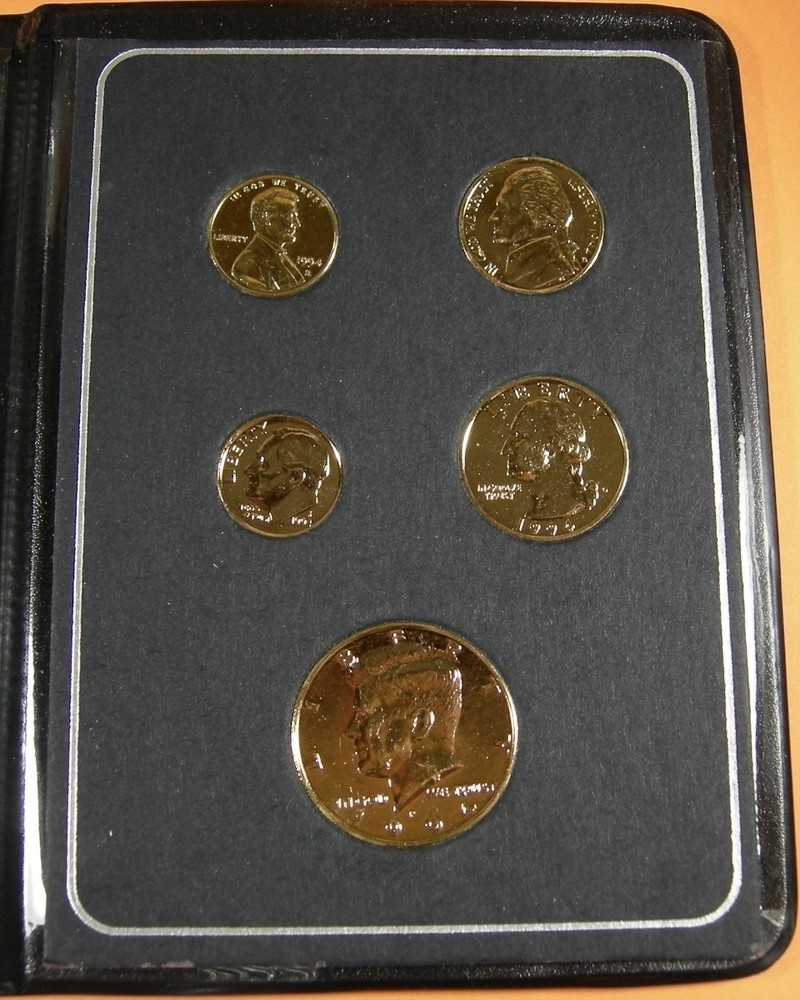 1995 GOLD PLATED YEAR SET IN A NICE FOLDER