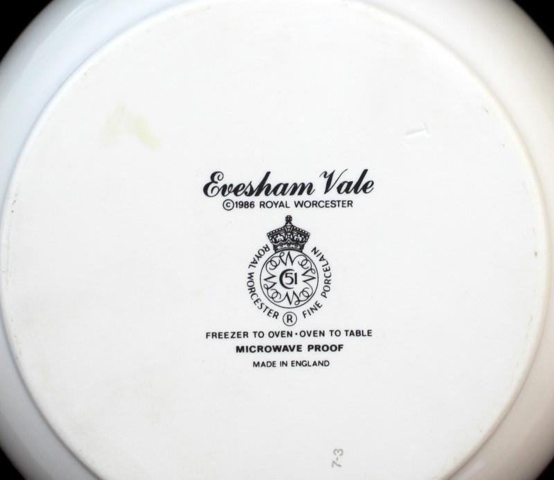 Royal Worcester Evesham Vale One Quart Round Covered Casserole