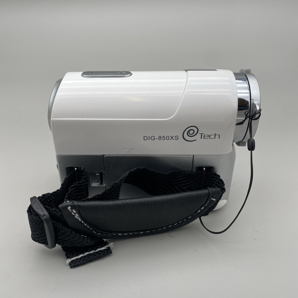 e Tech DIG-850XS Camcorder and case.