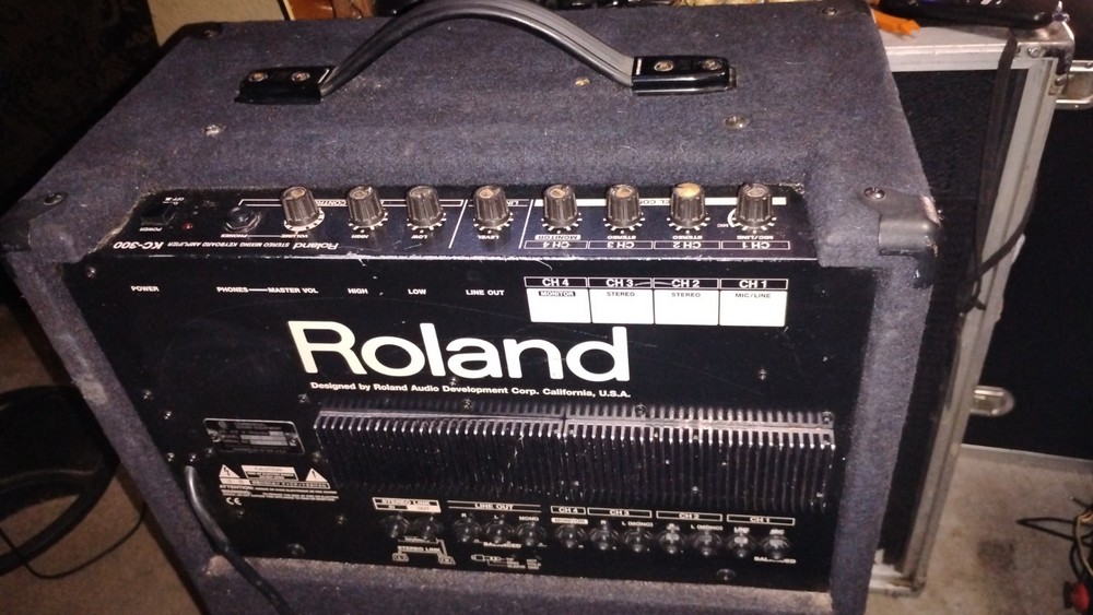 Roland KC-300 Combo Amplifier Solid State 80W 4 Channels Keyboard