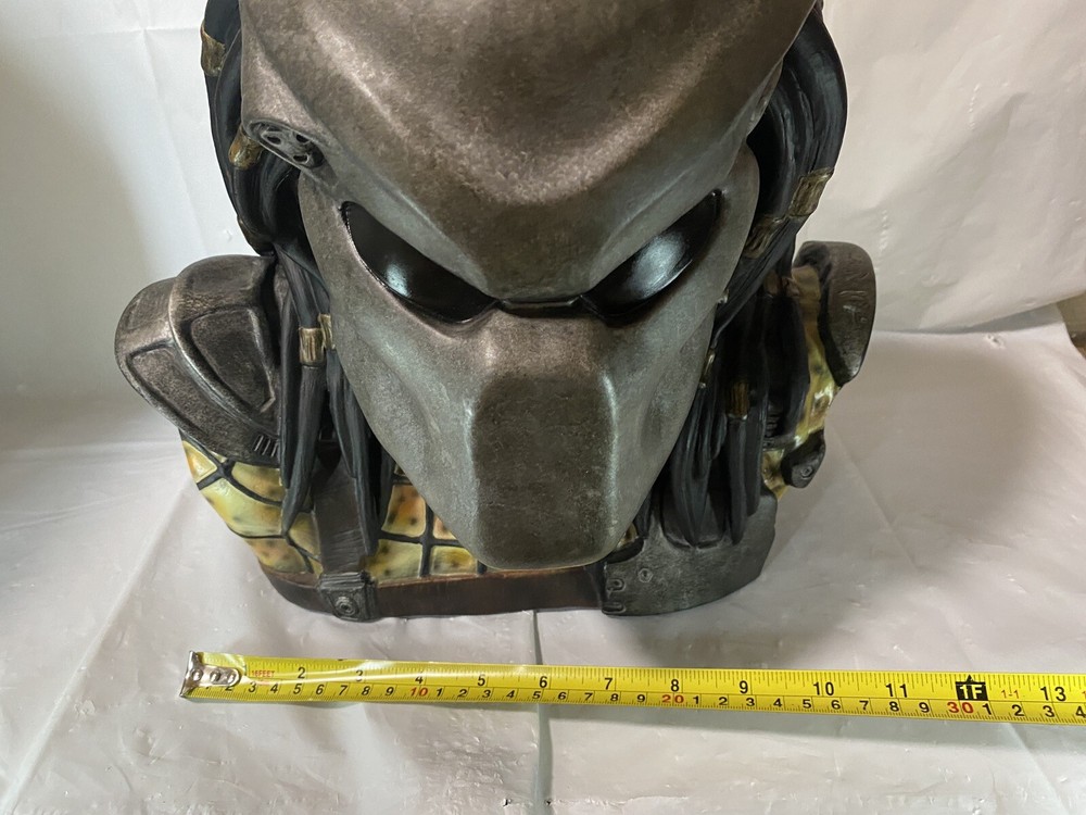 Predator Limited Predator Head Figure & Case Japan