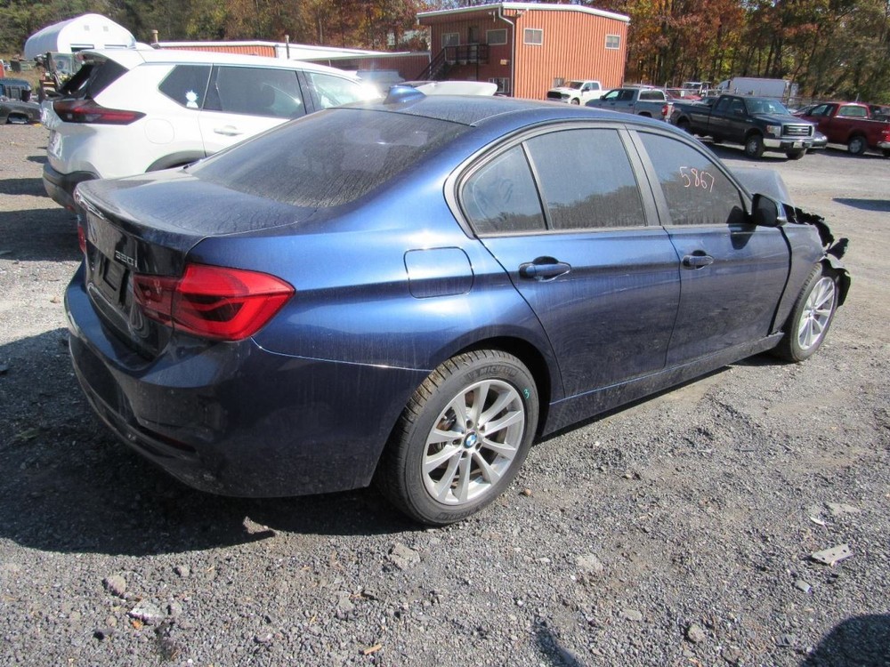 320I 2017 Glove Box 1002079