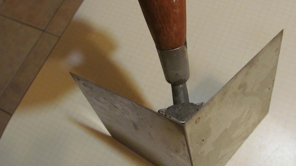 Hyde 4 Inch Drywall Corner Tool For Inside Corners