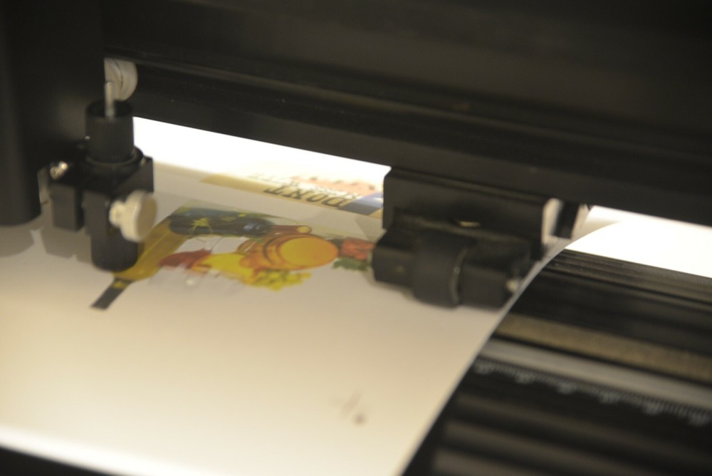 CONTOUR CUTTING DEVICE / LASER ALIGNMENT TOOL FOR VINYL CUTTER