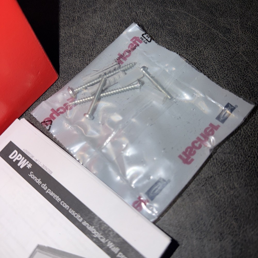 Carel DPWC115000 Wall Mount Temperature Humidity Sensor