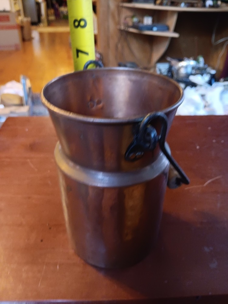 DECORATIVE COPPER POT W/ HANDLE. 1339