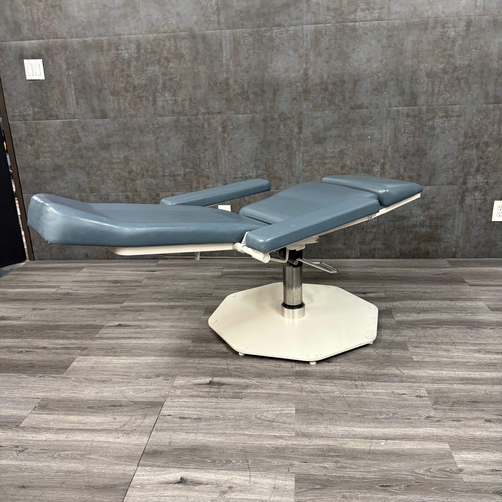 UMF 8675 Phlebotomy Chair