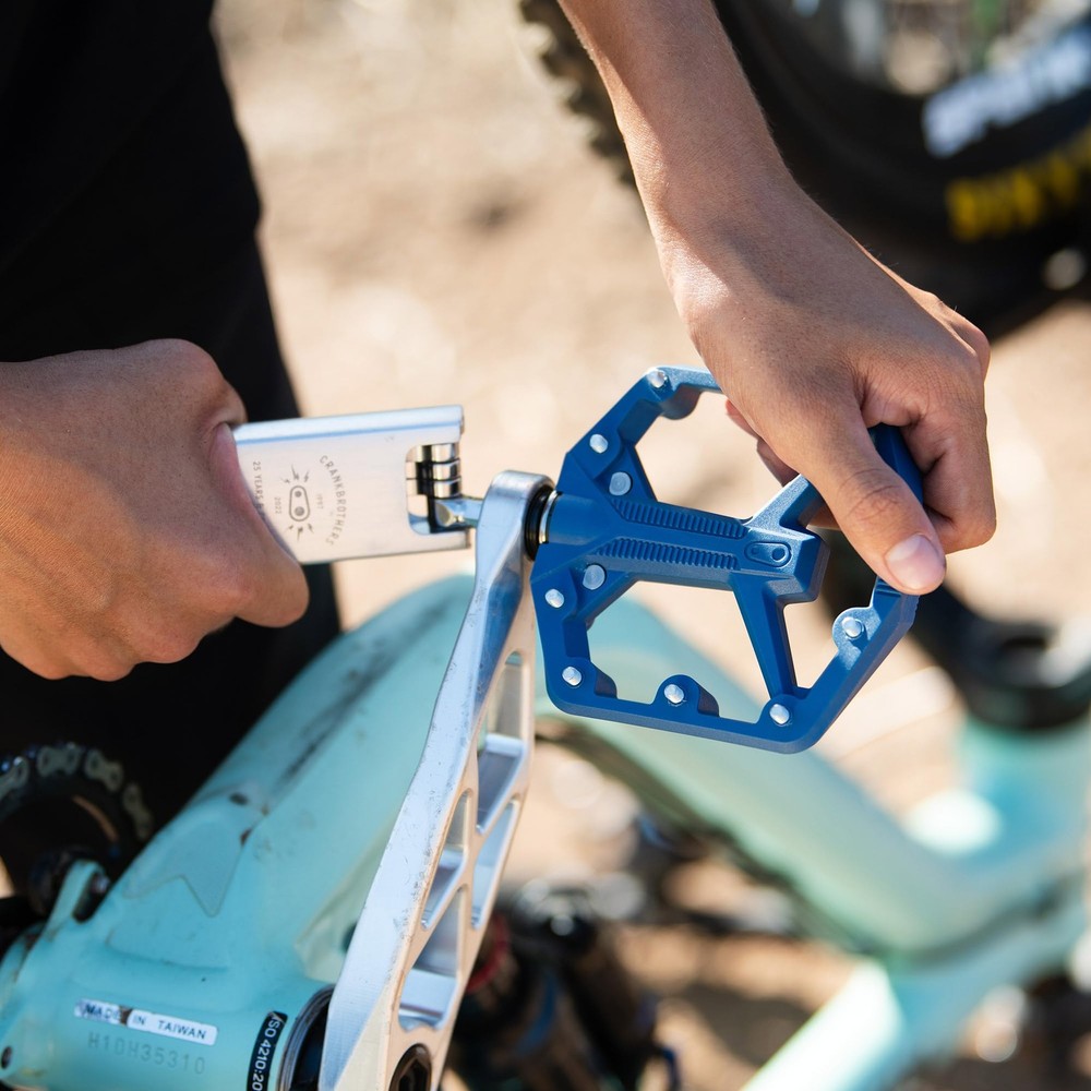 Size-Specific MTB Pedals Crankbrothers Stamp Flat Lightweight Durable Versatile