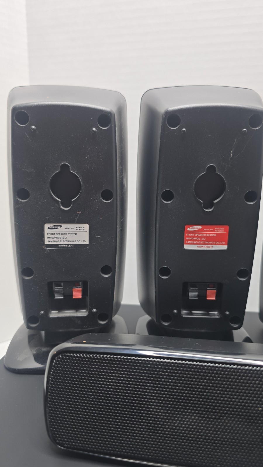 Samsung HT-Z520 5 Disk CD/DVD Home Theater System (Tested, 5 Speakers + Wire)