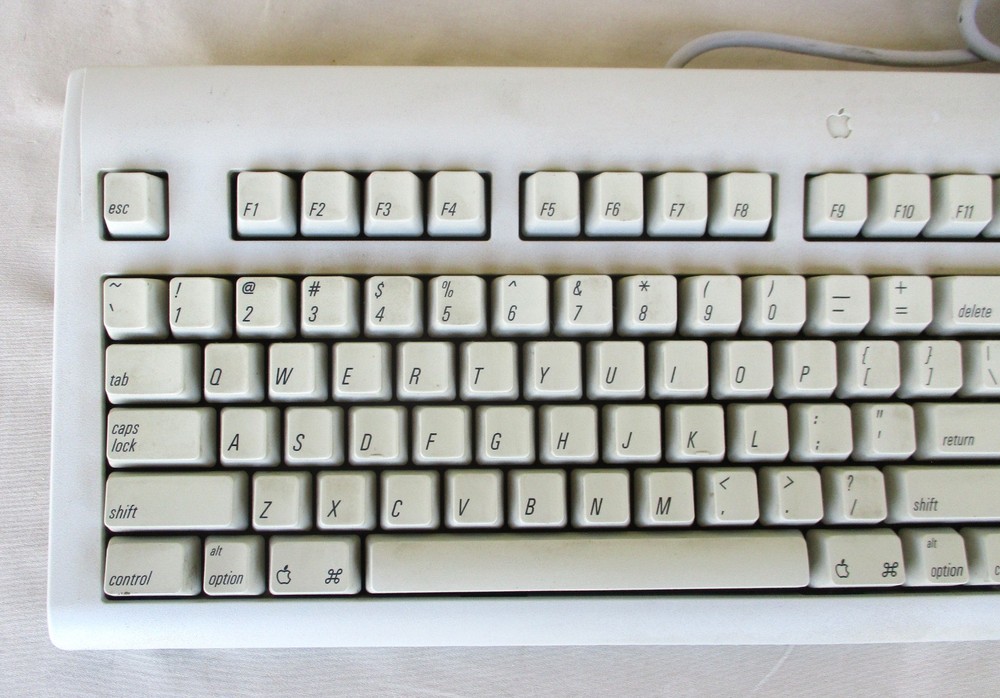 Vintage Apple Model M2980 Keyboard Very Nice But Untested