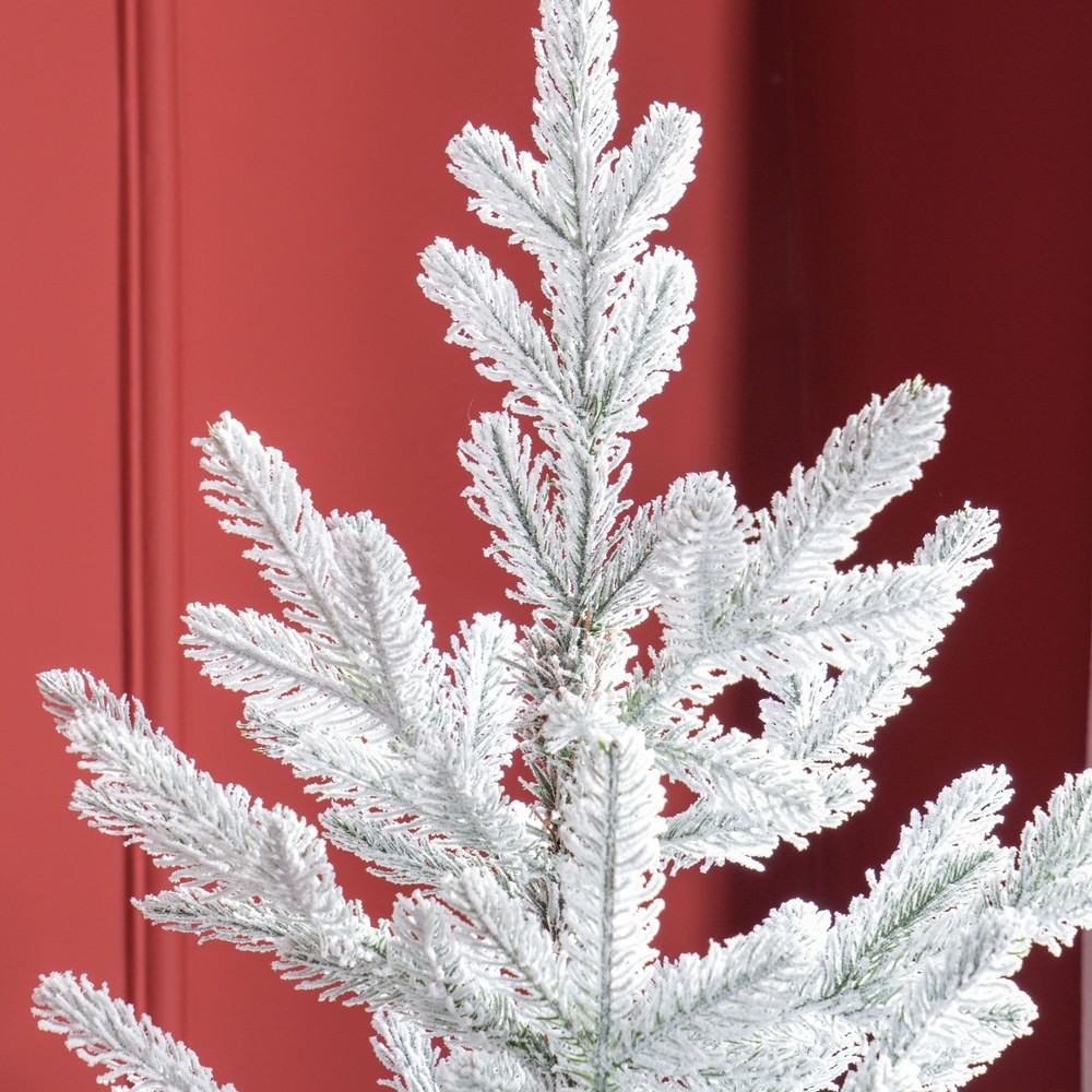 6ft Artificial Flocked Christmas Tree, Hinged Branches, 795 Tips, Metal Stand
