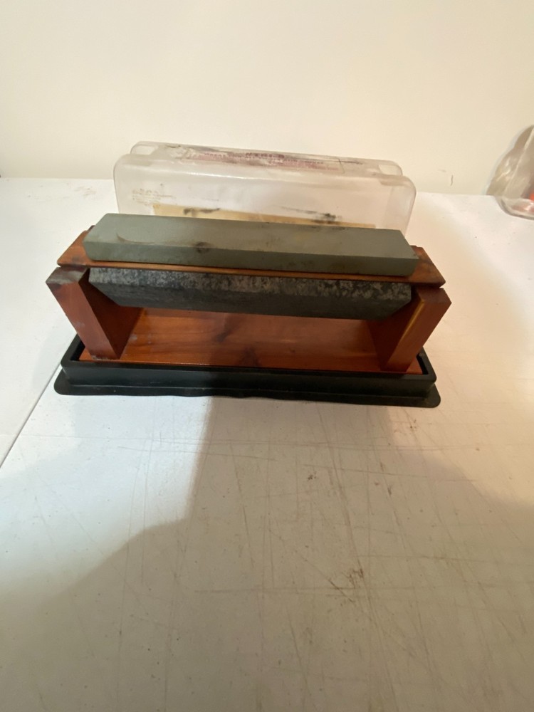 Smith’s Tri Hone Sharpening System 3 Stone Knife Sharpener w Case Base