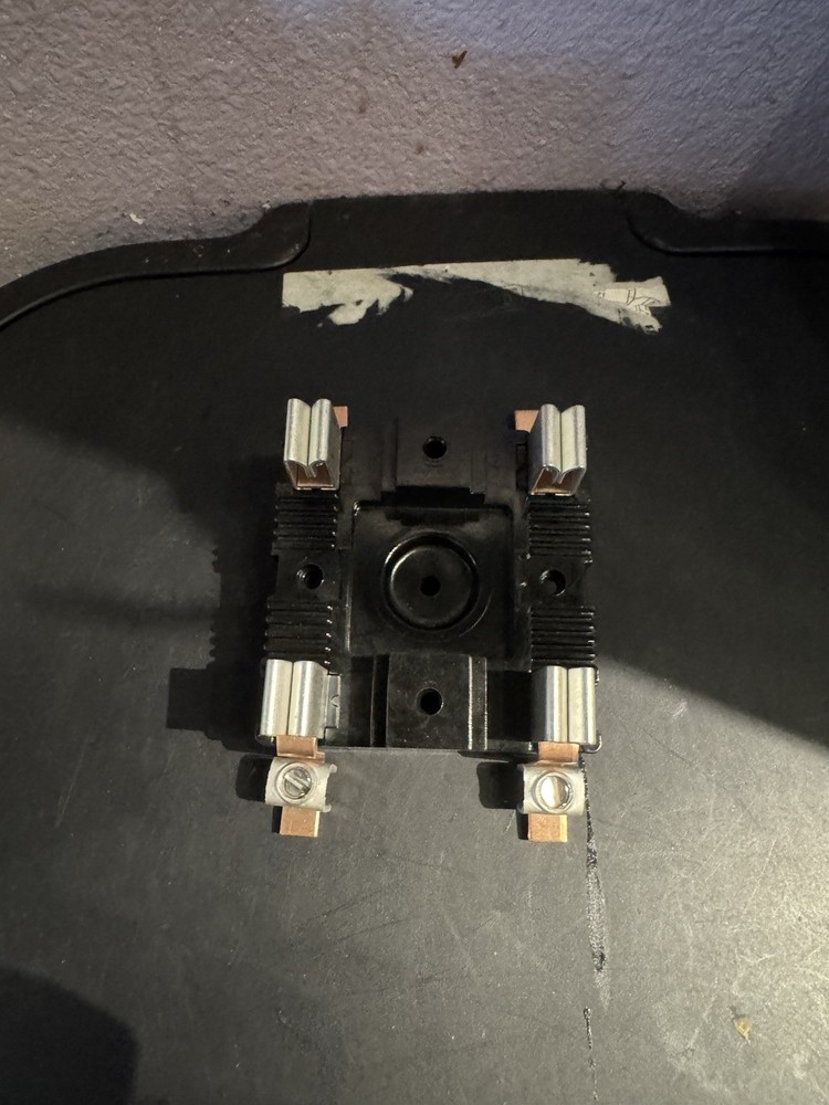 CROUSE H OR MURRAY METER SOCKET 125A MAX.