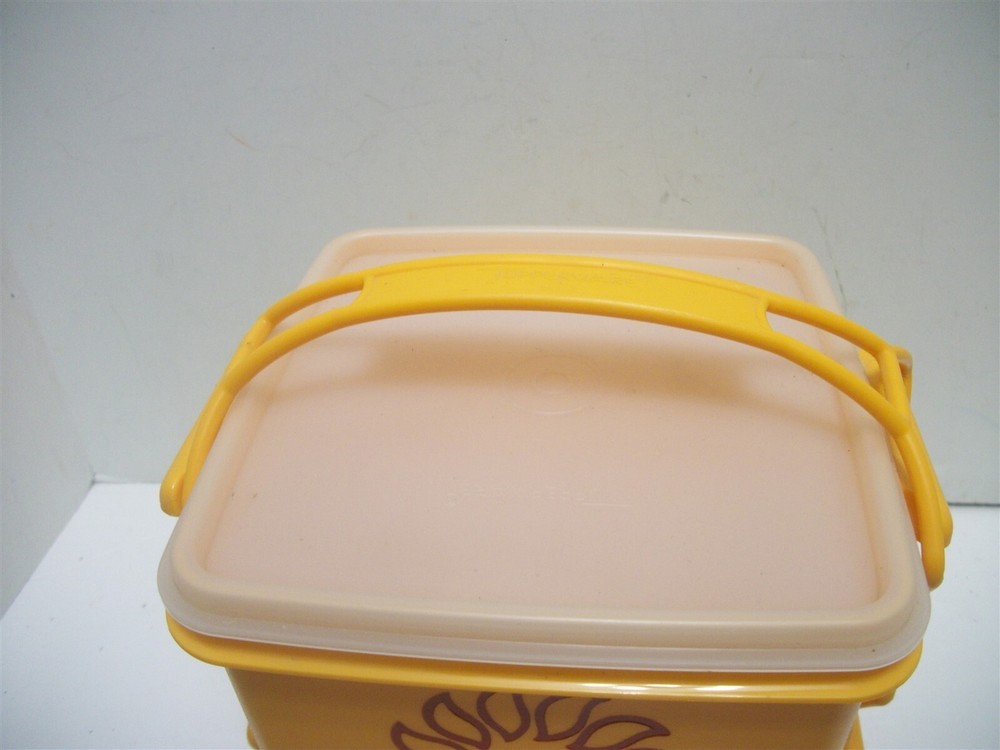 Tupperware Quartet Container Set 7 pcs w Handle Lunch Crafts Picnics