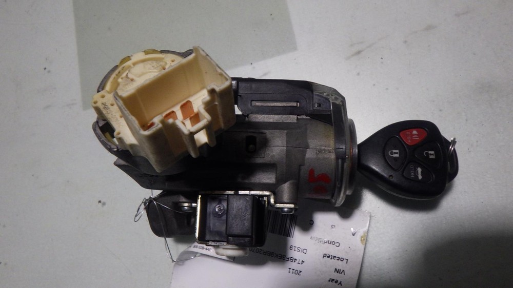 11 TOYOTA CAMRY Ignition W/Key